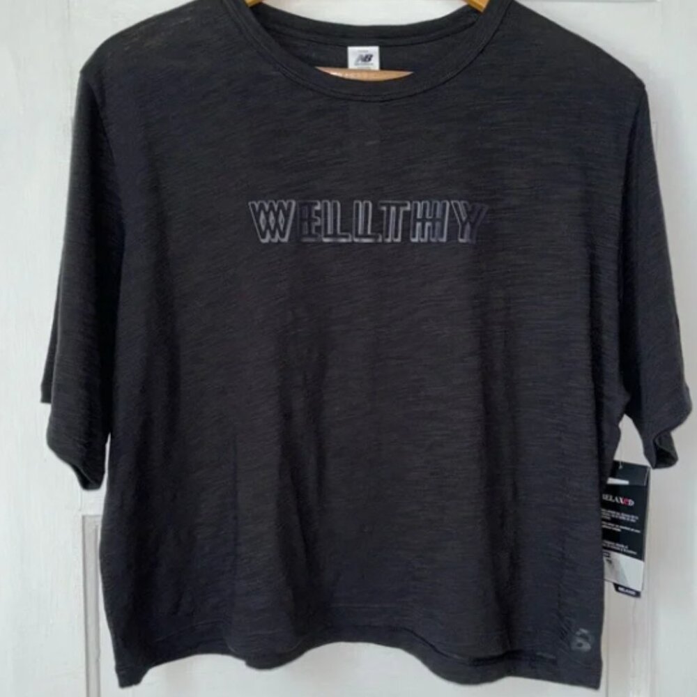 NEW BALANCE WELLTHY CROPPED SHORT SLEEVE TEE